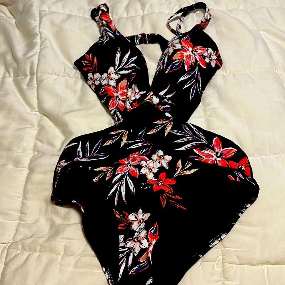 One piece cut out barIII swim